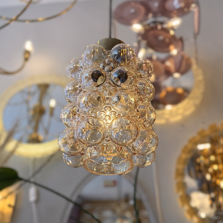 Helena Tynell voor Glashutte Limburg glazen bubble hanglamp amber | Sprinkelhop