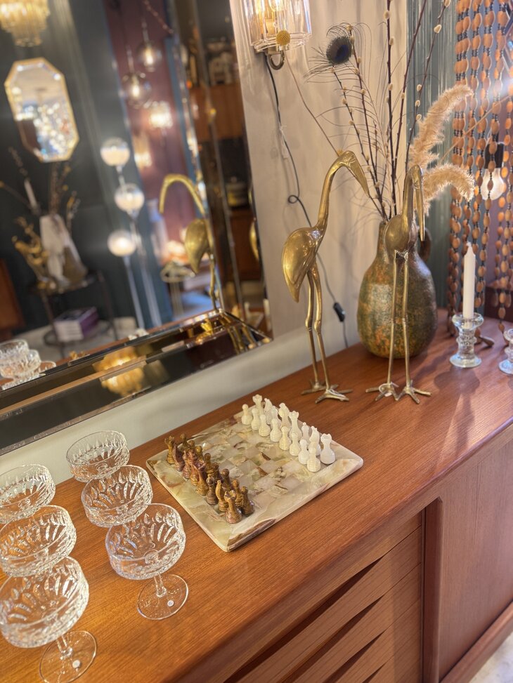 Vintage gem&ecirc;leerd onyx marmeren schaakspel rood wit