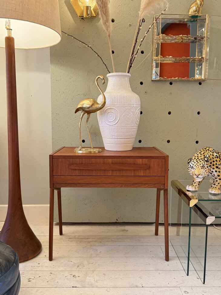 Vintage mid-century Deens nachtkastje naaitafeltje teak 1960s | Sprinkelhop