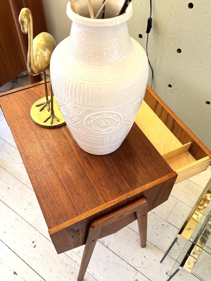 Vintage mid-century Deens nachtkastje naaitafeltje teak 1960s | Sprinkelhop