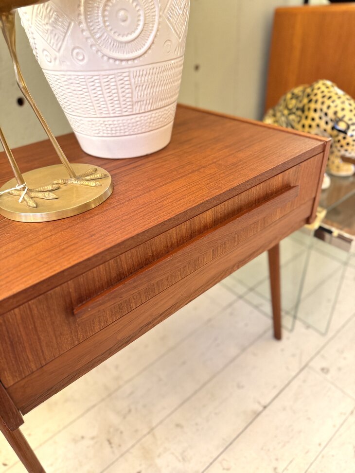 Vintage mid-century Deens nachtkastje naaitafeltje teak 1960s | Sprinkelhop