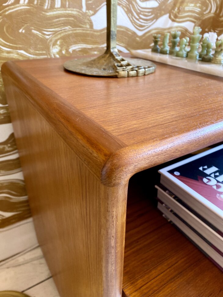 Deens Dyrlund vintage mediakast roltafel voor lp's en platenspeler | Sprinkelhop