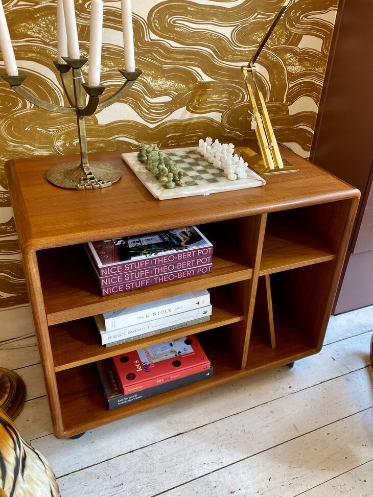 Deens Dyrlund vintage mediakast roltafel voor lp's en platenspeler | Sprinkelhop