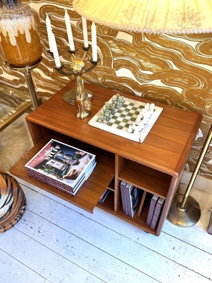 Deens Dyrlund vintage mediakast roltafel voor lp's en platenspeler | Sprinkelhop