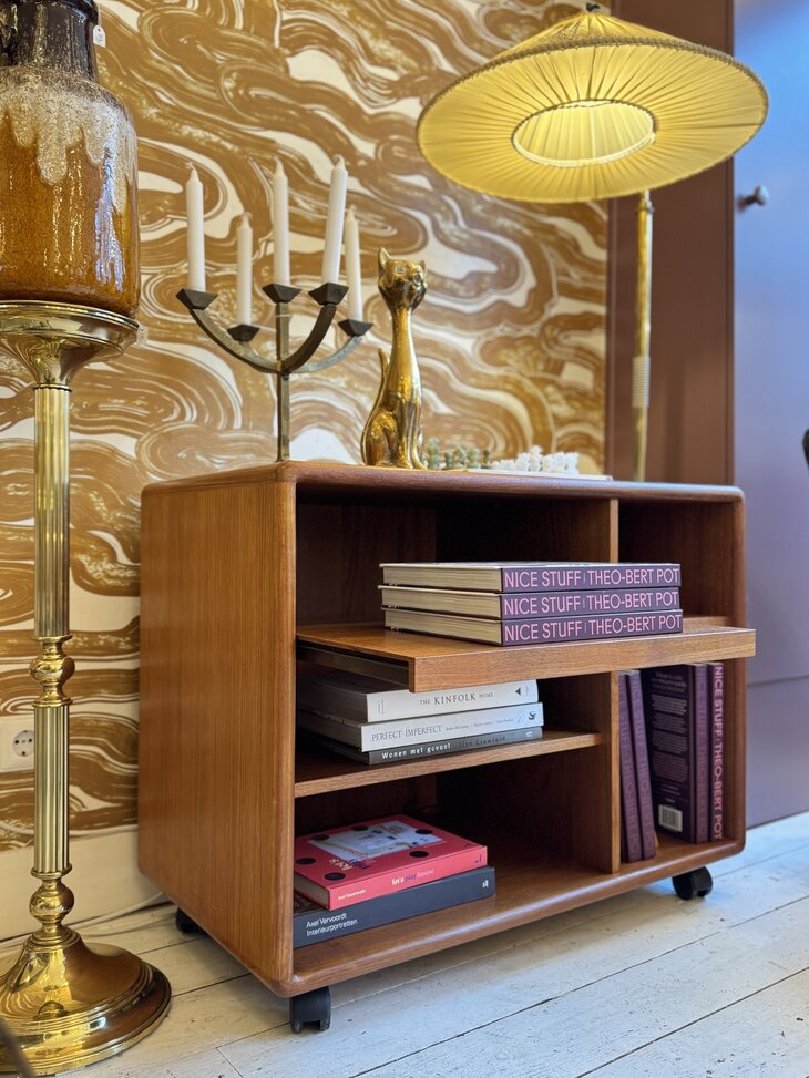 Deens Dyrlund vintage mediakast roltafel voor lp's en platenspeler | Sprinkelhop