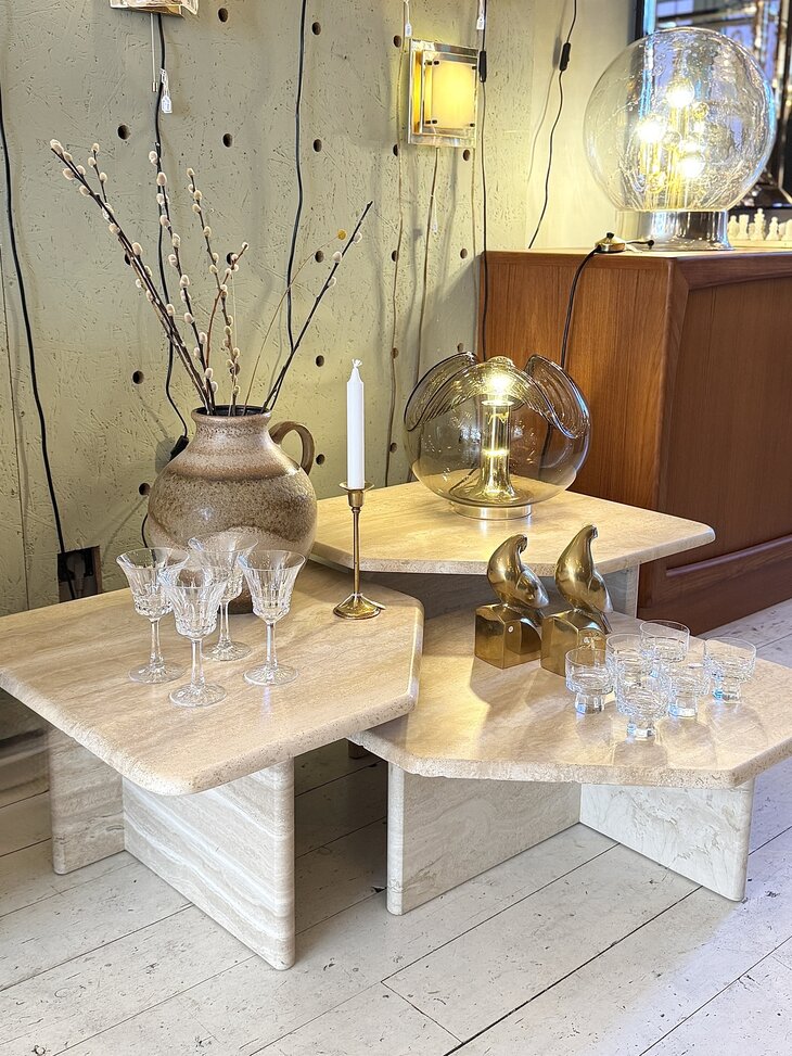 Set vintage vierkante travertin marmeren salontafels | Sprinkelhop