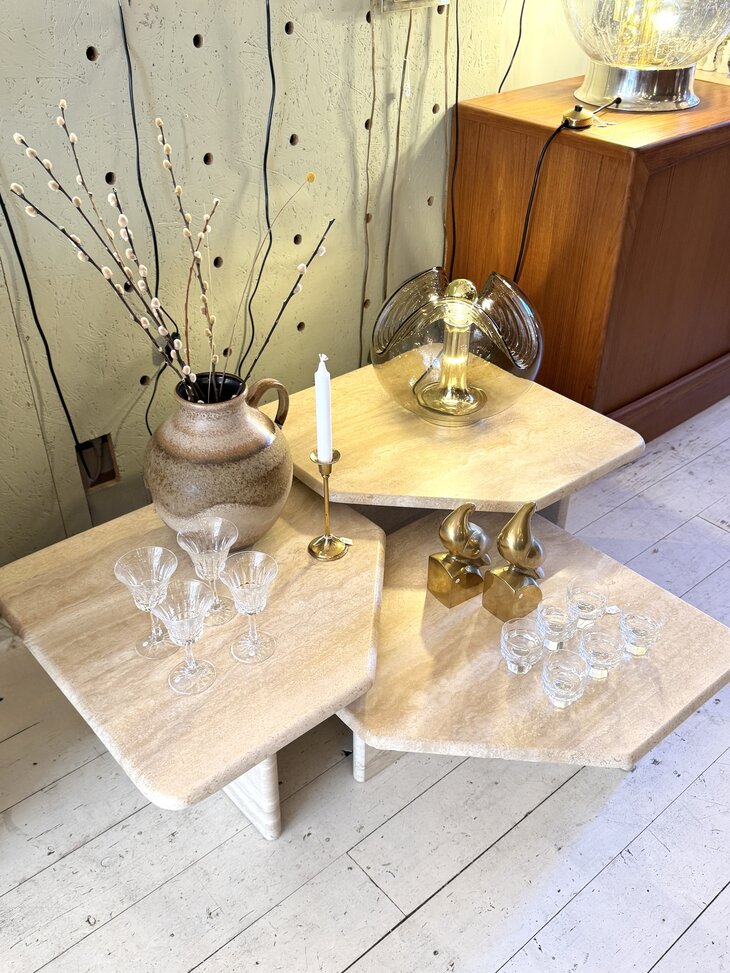 Set vintage vierkante travertin marmeren salontafels | Sprinkelhop