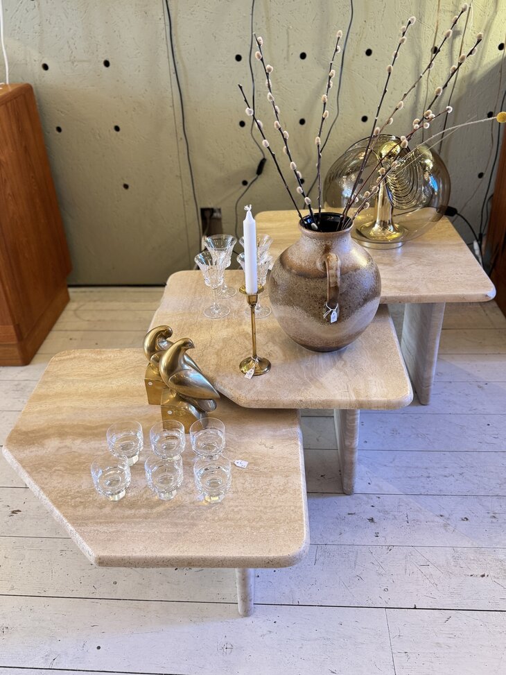 Set vintage vierkante travertin marmeren salontafels | Sprinkelhop