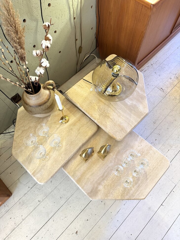 Set vintage vierkante travertin marmeren salontafels | Sprinkelhop
