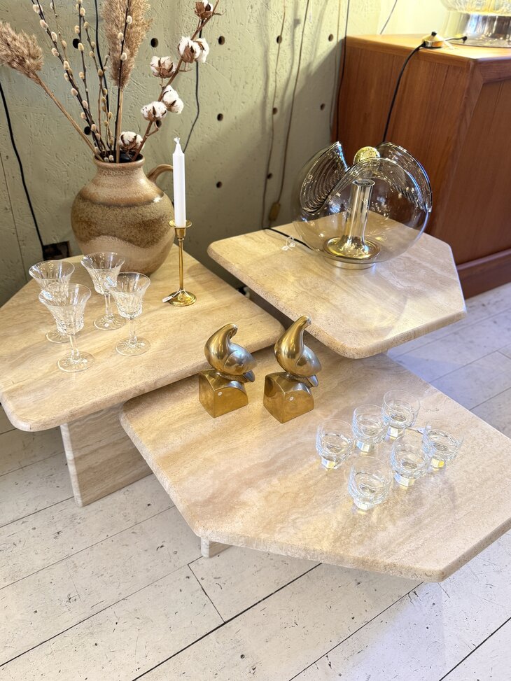 Set vintage vierkante travertin marmeren salontafels | Sprinkelhop
