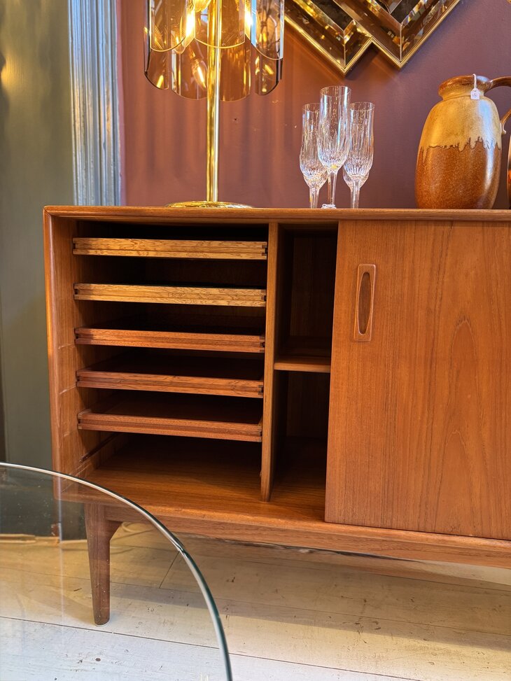 Deens teak dressoir sideboard kast met schuifdeuren | Sprinkelhop