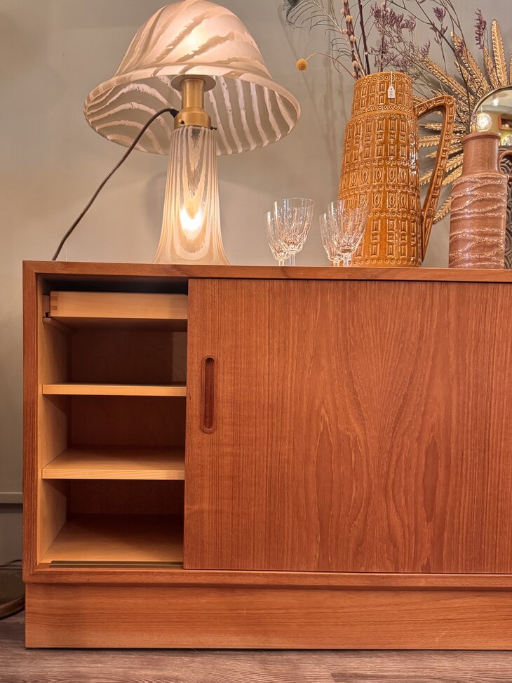 Vintage Deens Hundevad dressoir teak schuifdeuren