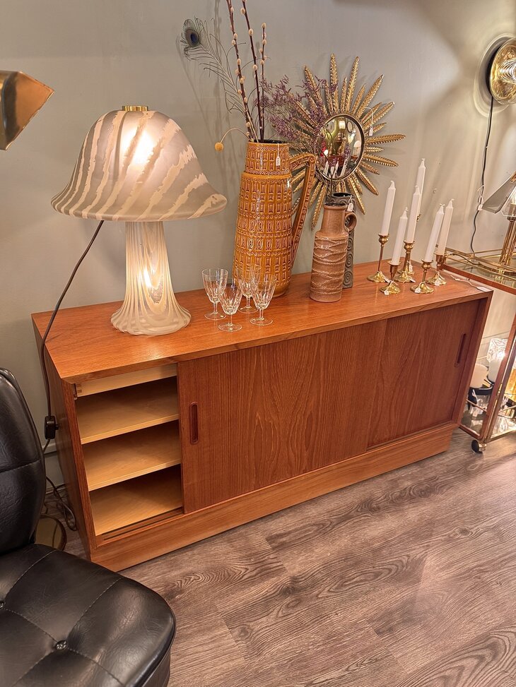 Vintage Deens Hundevad dressoir teak schuifdeuren