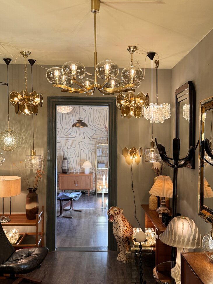 Jaren '70 messing kroonluchter met rookglazen bollen | Sprinkelhop