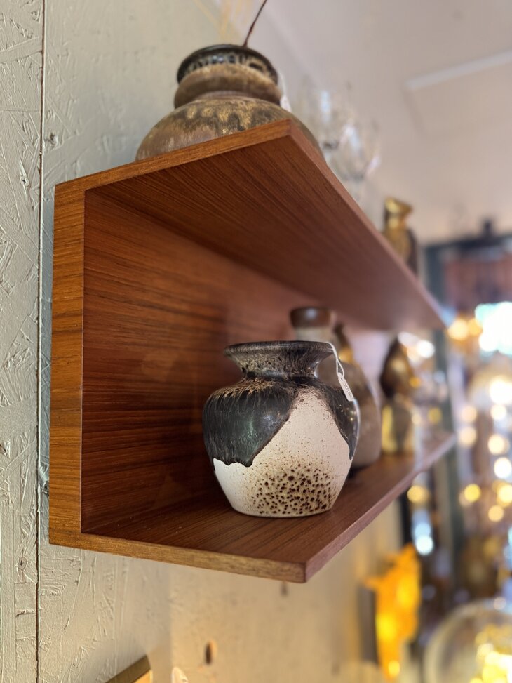 Walter Wirz voor Wilhelm Renz teak zwevende dubbele wandplank  | Sprinkelhop