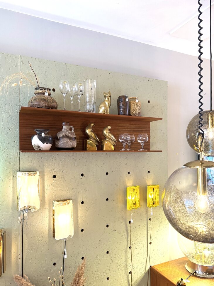 Walter Wirz voor Wilhelm Renz teak zwevende dubbele wandplank  | Sprinkelhop