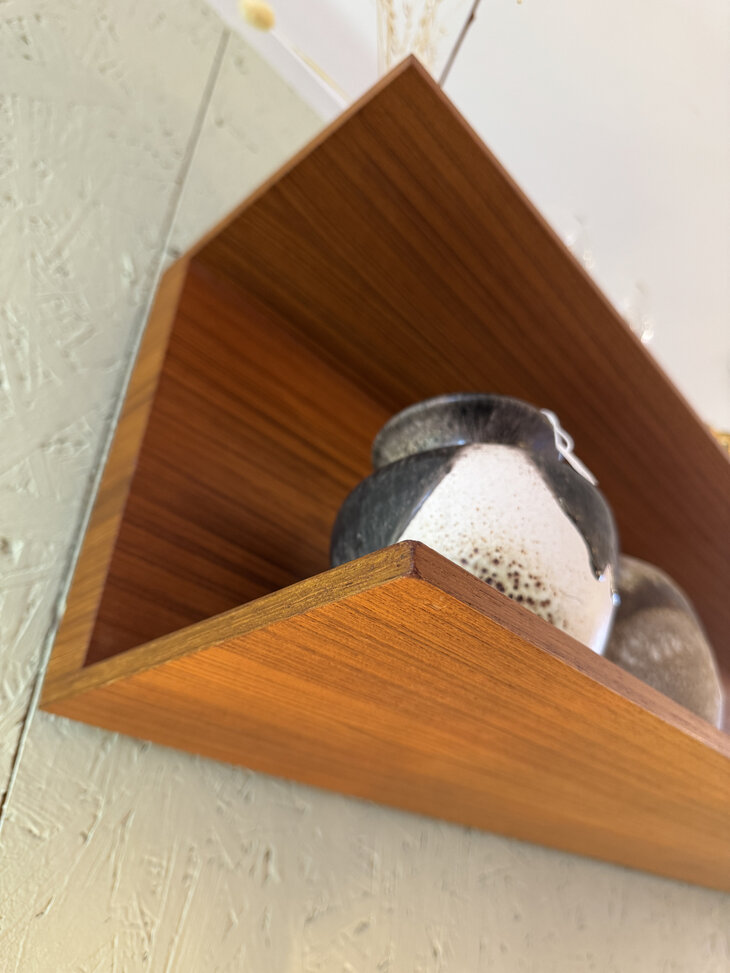 Walter Wirz voor Wilhelm Renz teak zwevende dubbele wandplank  | Sprinkelhop