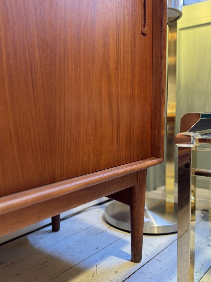 Deens teak dressoir sideboard kast met schuifdeuren | Sprinkelhop