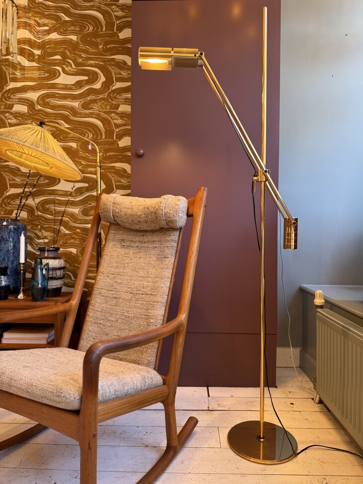 Viktor Frauenknecht voor Swiss Lamps messing haloprofil counter balanced vloerlamp | Sprinkelhop
