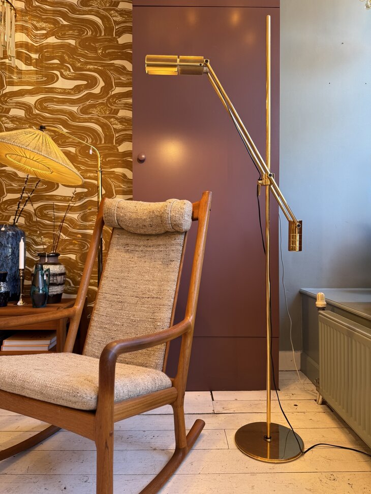 Viktor Frauenknecht voor Swiss Lamps messing haloprofil counter balanced vloerlamp | Sprinkelhop