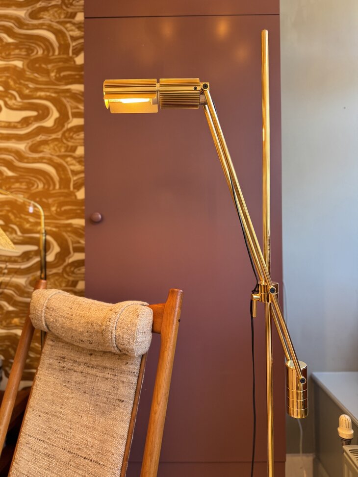 Viktor Frauenknecht voor Swiss Lamps messing haloprofil counter balanced vloerlamp | Sprinkelhop