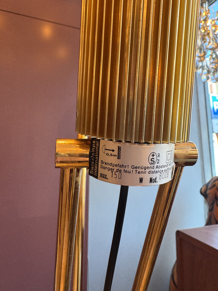 Viktor Frauenknecht voor Swiss Lamps messing haloprofil counter balanced vloerlamp | Sprinkelhop