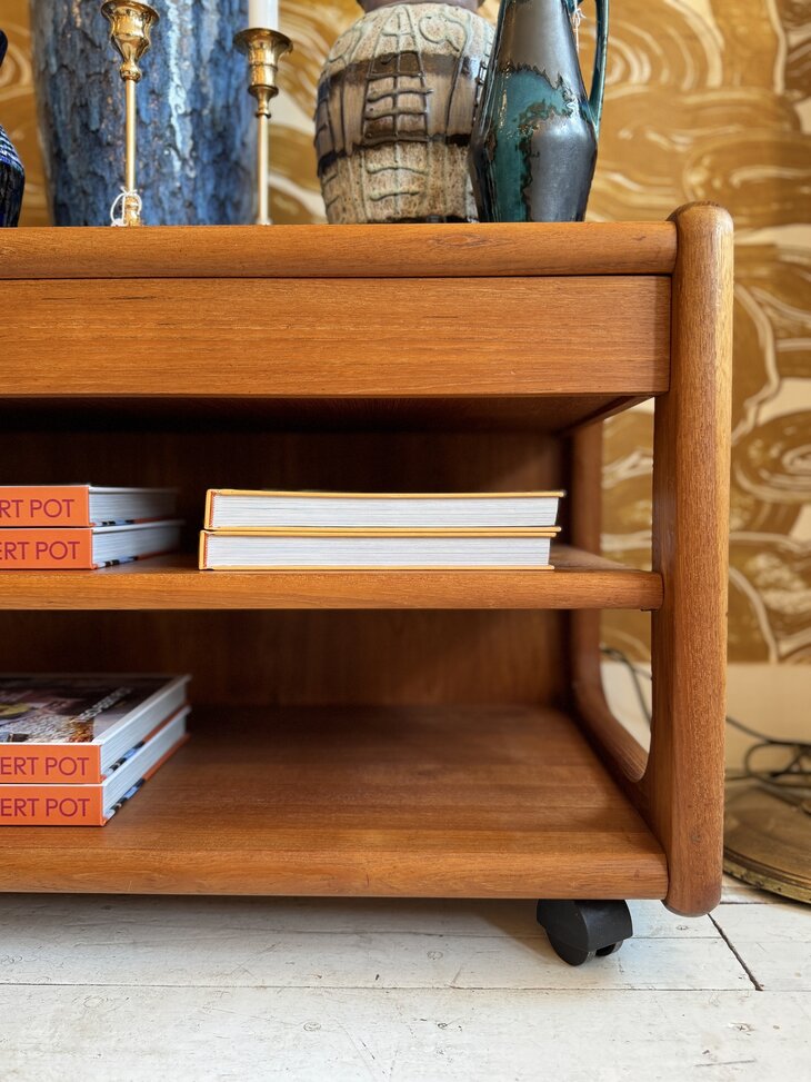 Vintage Toften Denmark open kastje teak op wieltjes | Sprinkelhop