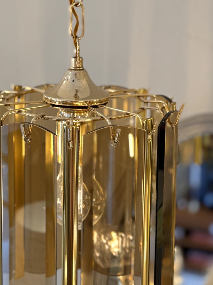 Vintage messing rookglazen platen hanglamp met goudkleurige hangers | Sprinkelhop