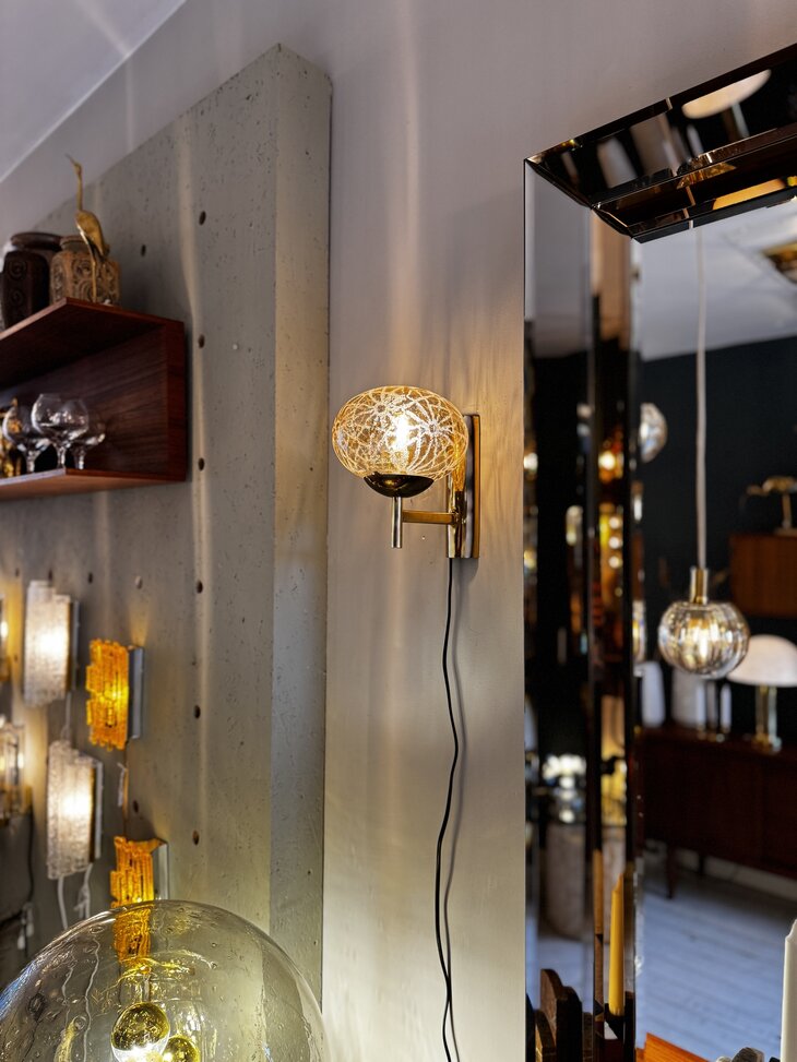 Vintage messing wandlamp met amberkleurige bol | Sprinkelhop