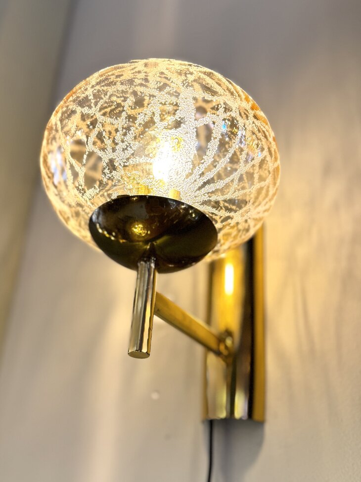 Vintage messing wandlamp met amberkleurige bol | Sprinkelhop