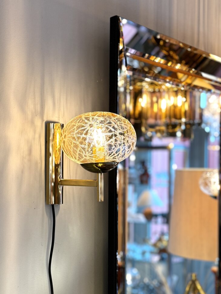 Vintage messing wandlamp met amberkleurige bol | Sprinkelhop