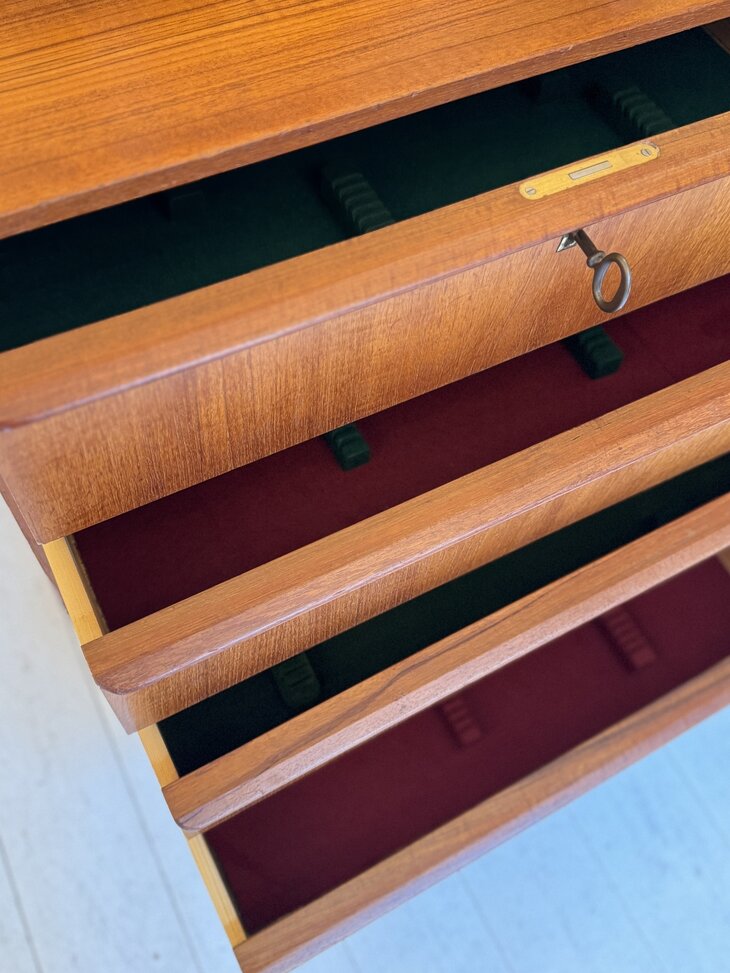 Vintage Deense teak houten ladekast | Sprinkelhop