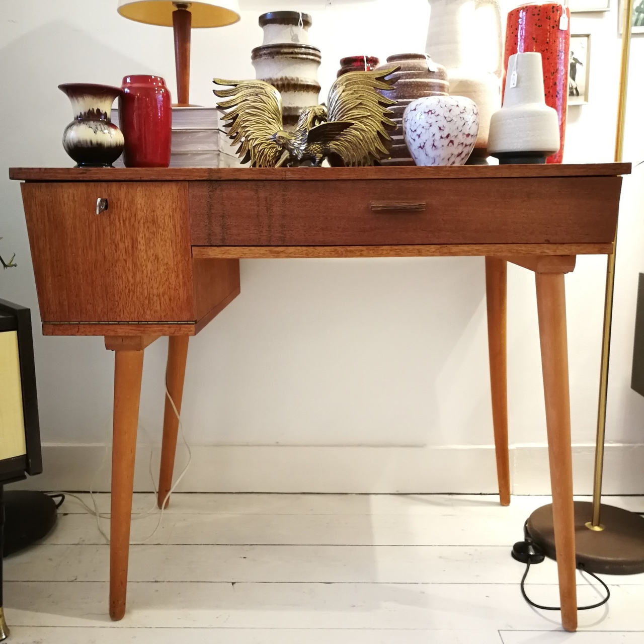 Middel banaan Klimatologische bergen Vintage teak houten bureau | Sprinkel + Hop
