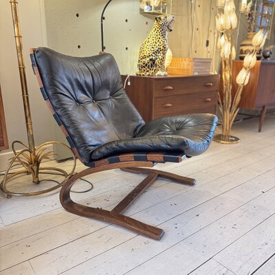 Vintage Kengu lounge chair voor Rybo Rykken zwart leer doorleefd 1970s