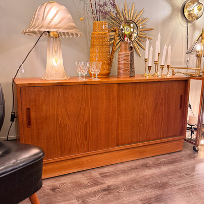 Vintage Deens Hundevad dressoir teak schuifdeuren