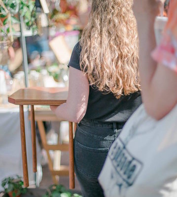 Bijzettafel hout lange poten